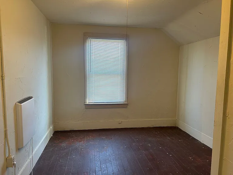 410 E Champion St — Photo 11