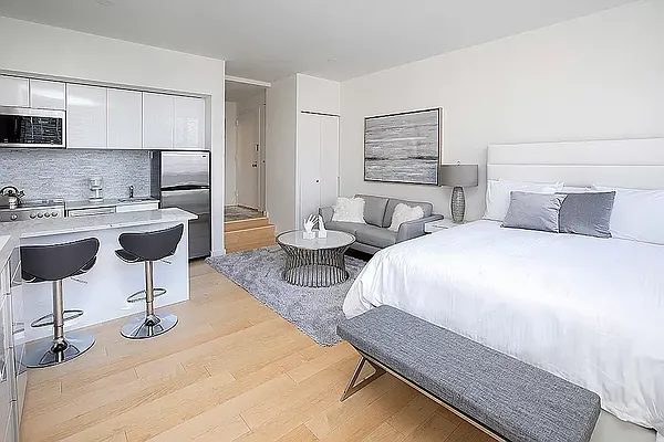 Rented by Manhattan Management Group | media 4