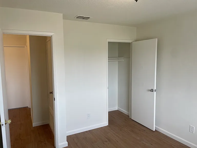 4066 Weymouth Ln — Photo 19