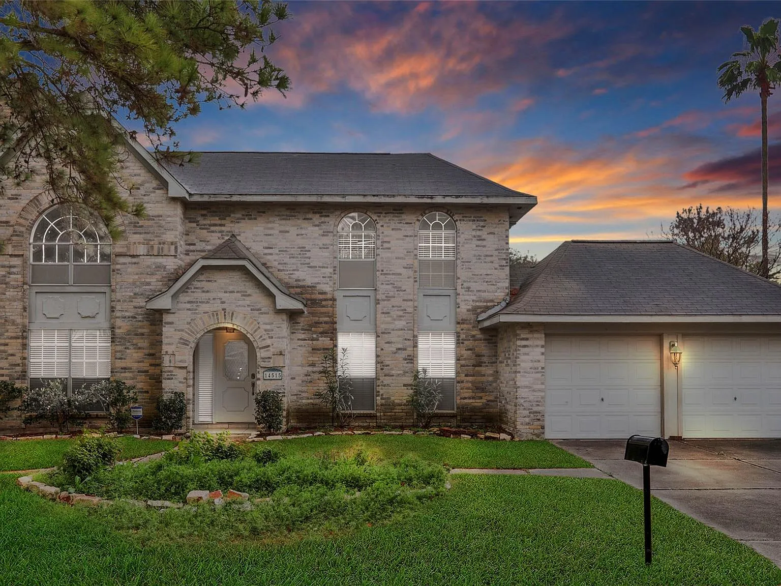 3 bed, 2.5 bath, 1674 sqft, $2,200 — Photo 1
