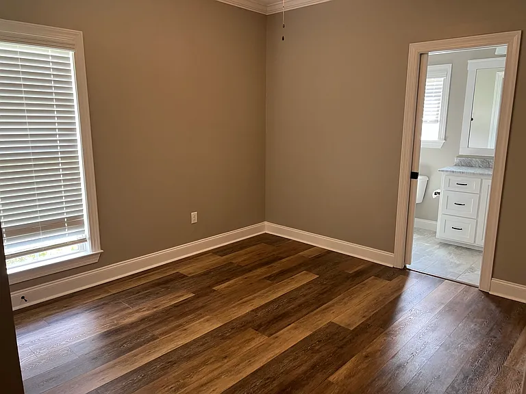 Bedroom 3 (Jack & Jill bathroom)