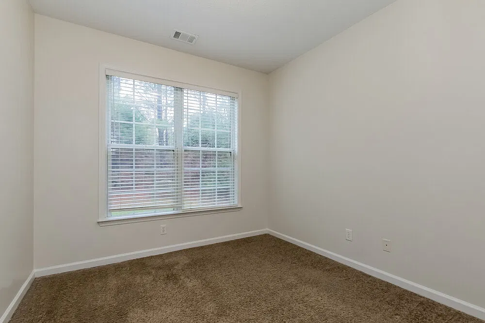 4 bed, 2.5 bath, 2436 sqft, $3,560 — Photo 4
