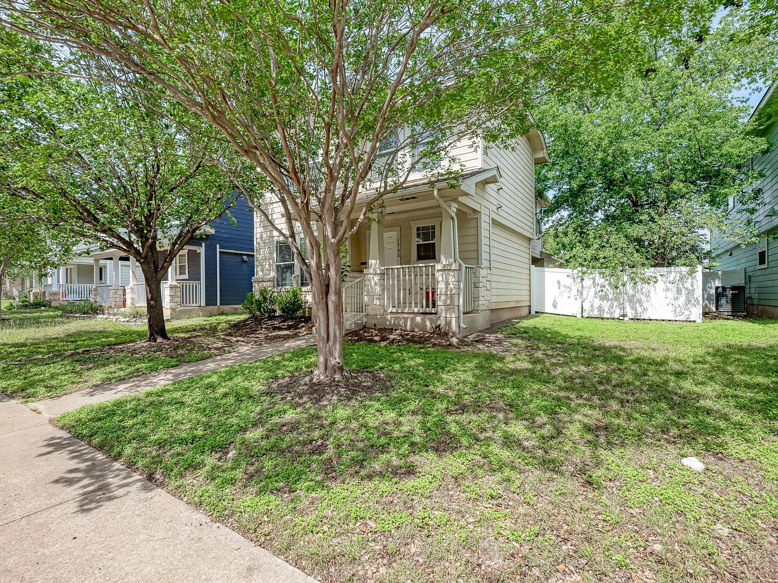 3 bed, 2.5 bath, 1728 sqft, $1,900 — Photo 2