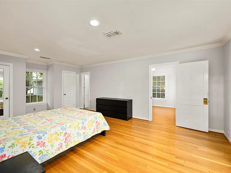 1832 Lexington St — Photo 22