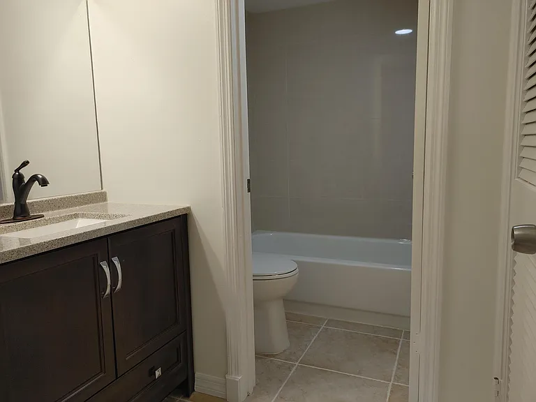 801 SE Central Pkwy #7 — Photo 17