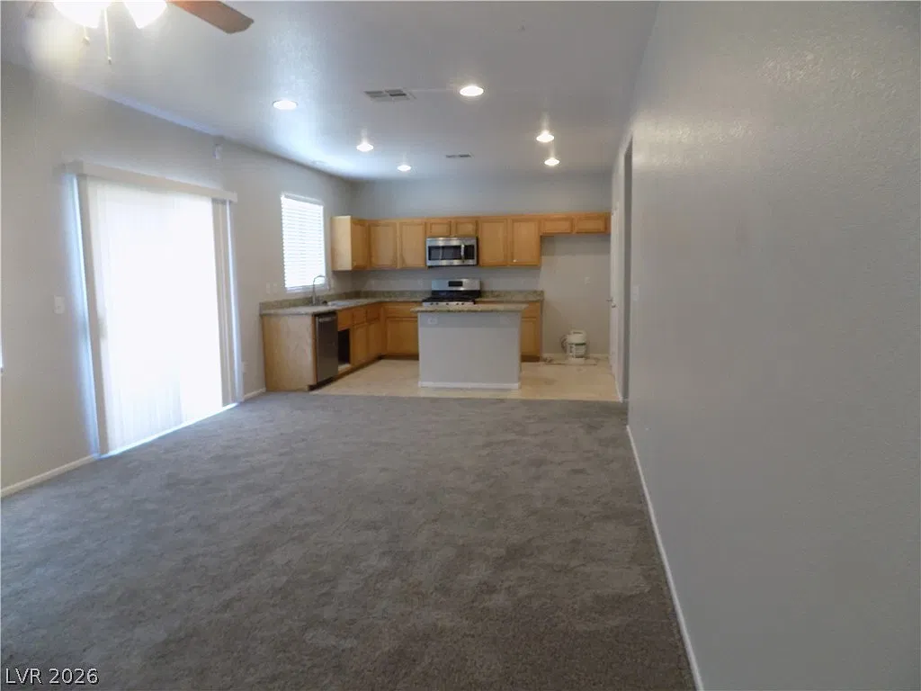 4 bed, 2.5 bath, 1831 sqft, $1,850 — Photo 2