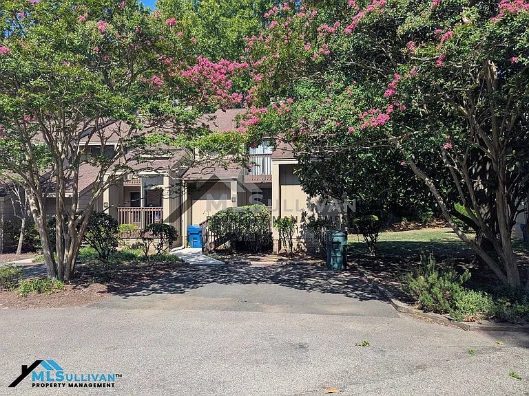4100 Five Oaks Dr #41-1 — Photo 2
