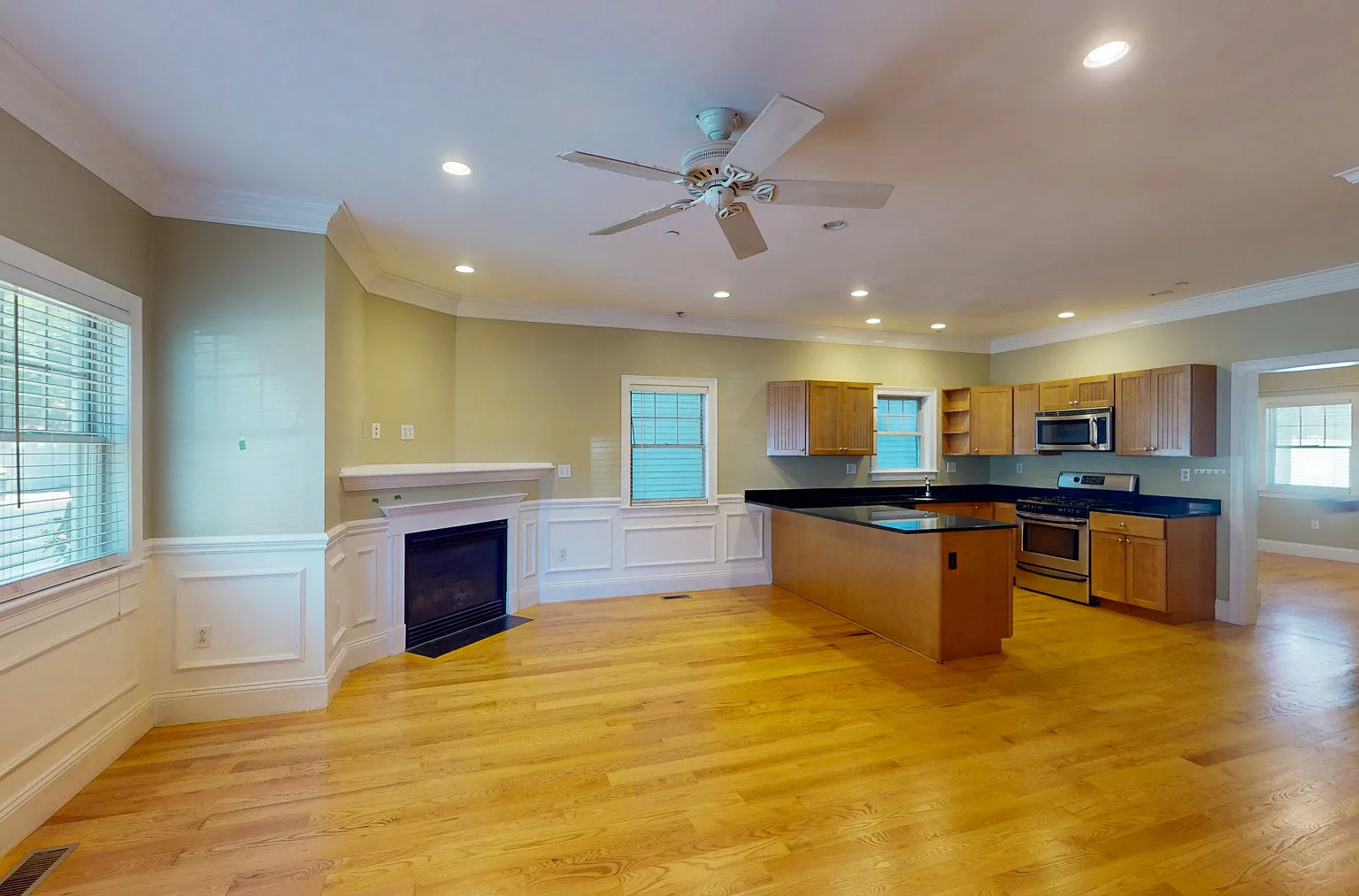 2 bed, 825 sqft, $3,800 — Photo 1