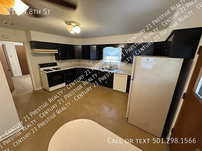 218 W 8th St — Photo 15