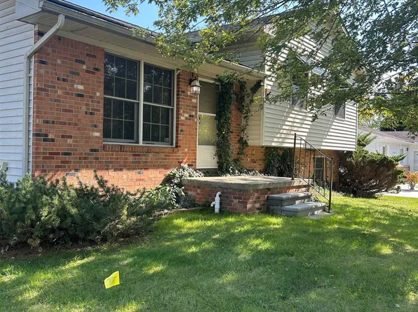 3255 Hessel Ave, Rochester Hills, MI 48307