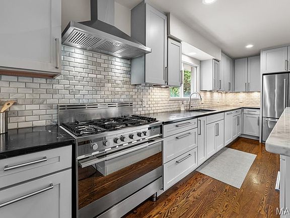 4th image of 15 Glen Creek Ln