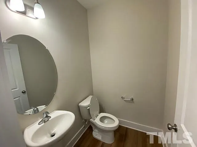 904 Hillman Ln — Photo 6