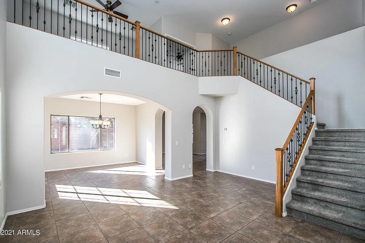 5 bed, 3050 sqft, $3,250 — Photo 2