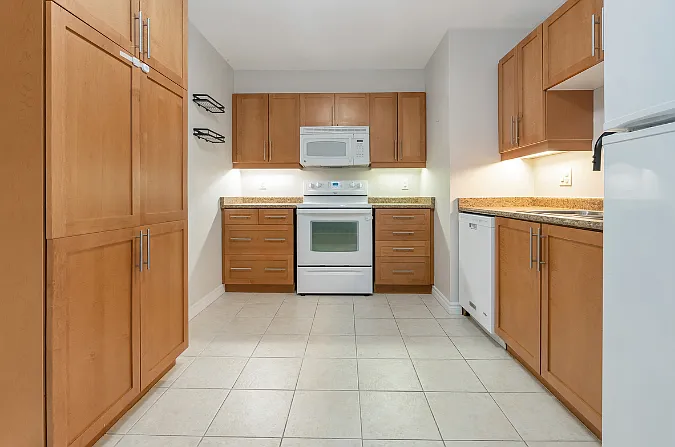 500 Mapleview Dr W #309 — Photo 9