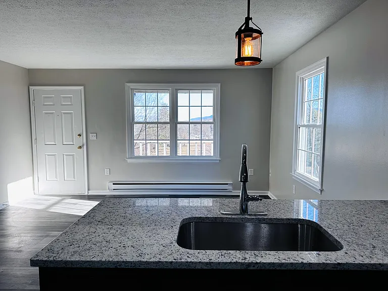 401 Woodland Cir #9 — Photo 8