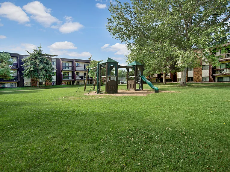 1225 28th St E — Photo 12