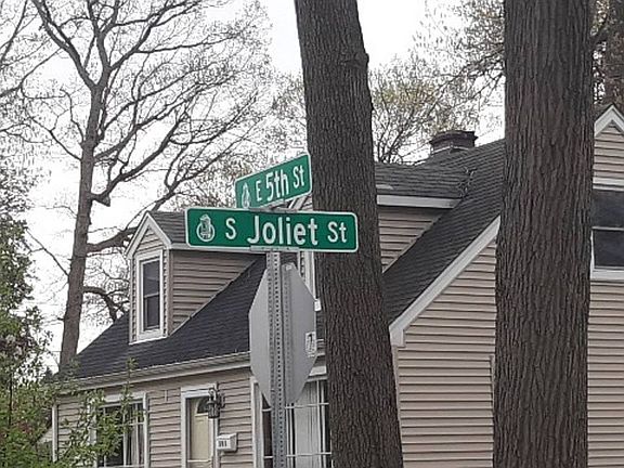 3rd image of 501 S Joliet St
