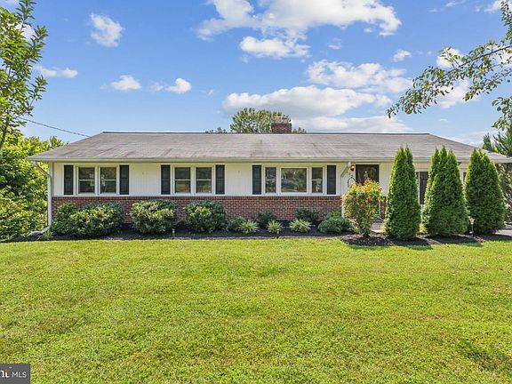 2nd image of 809 Severn Dr