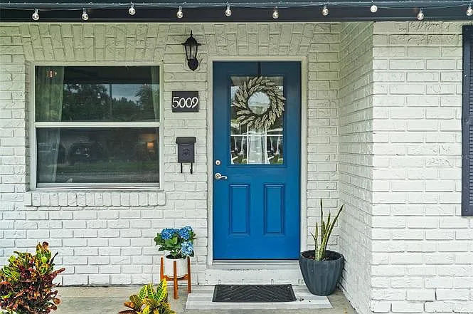 3 bed, 1100 sqft, $2,200 — Photo 2