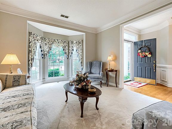 4th image of 6211 Coleridge Ct