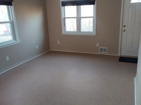 215 W Gardiner St, Valley, NE 68064