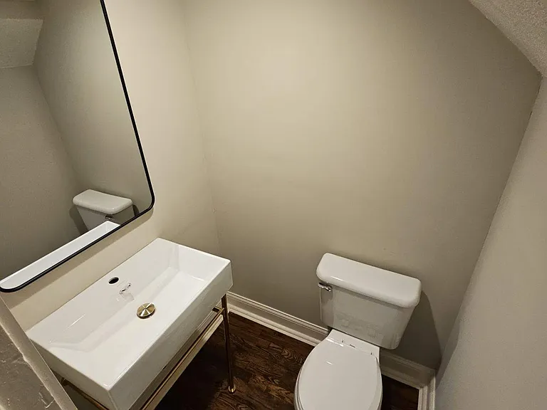 109 1st E — Photo 6
