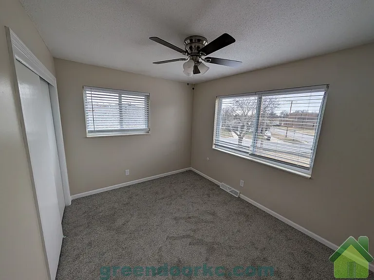501 S Scott Ave — Photo 3