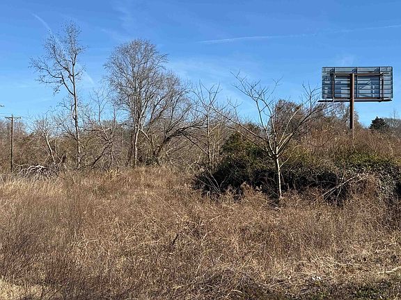 4th image of 901 Chesnee Hwy