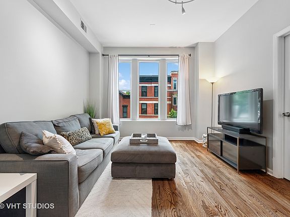 4th image of 1031 N Paulina St APT 2F