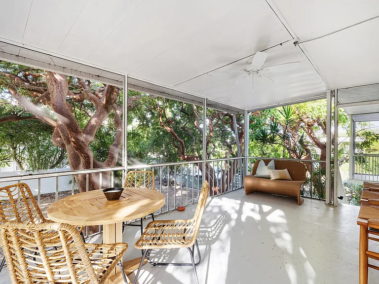 Bougainvillea St — Photo 50