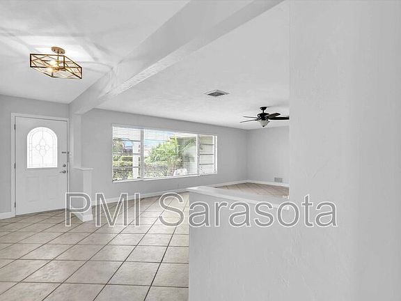 2nd image of 1405 Cambridge Dr