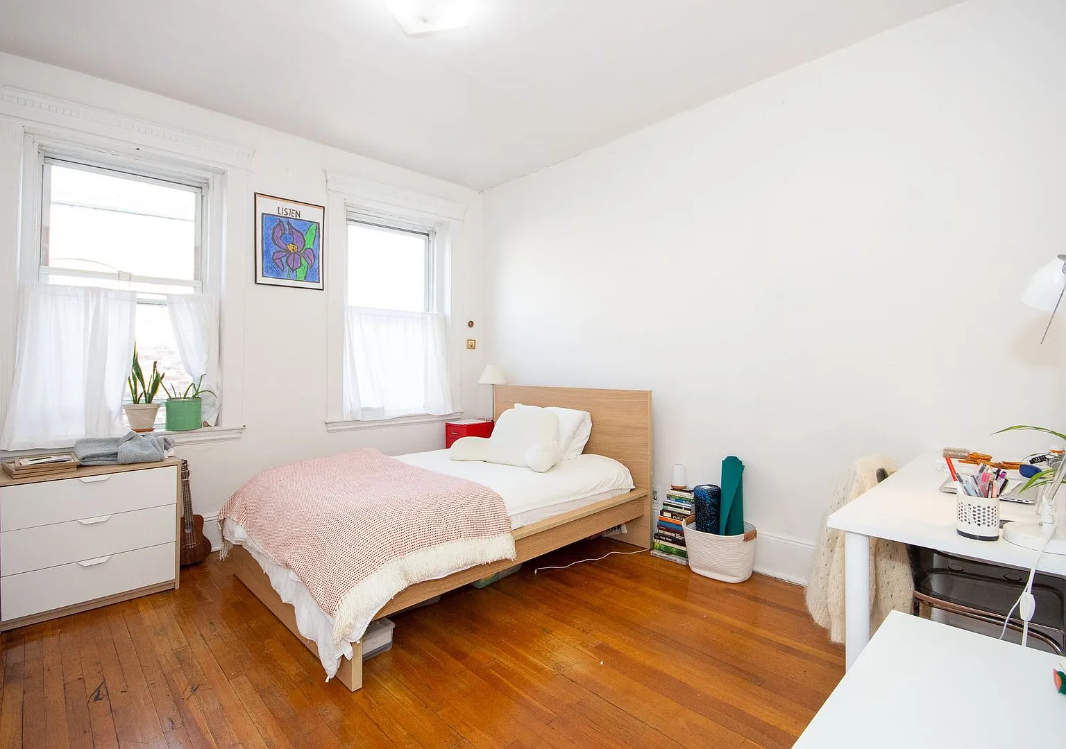 Newly Renovated Two Bedroom, Must See, Great Packard's Corner Location — Photo 3