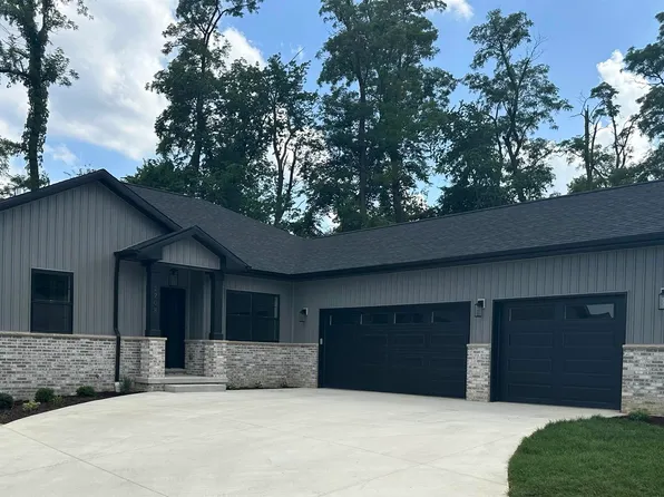 2708 W Woods Edge Dr, Peoria, IL 61614