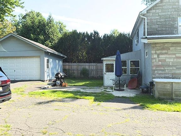 4th image of 704 Franklin Turnpike