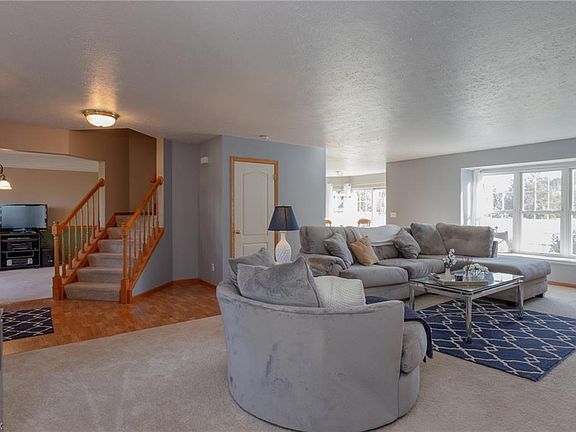 4th image of 1061 Middlefield Trl