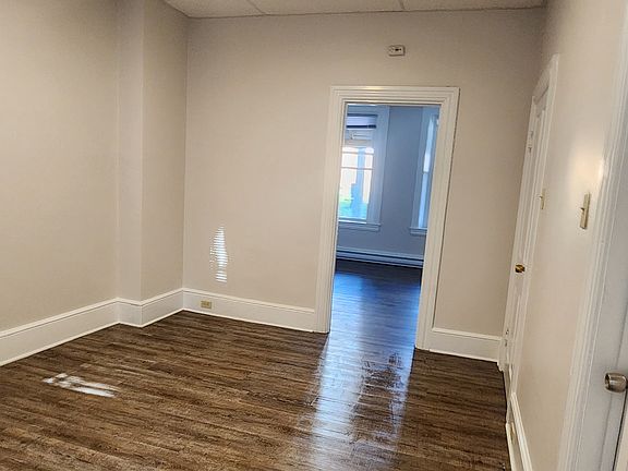 3rd image of 563 N Lime St #1