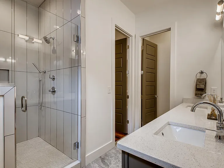 2708C Larmon Dr — Photo 14