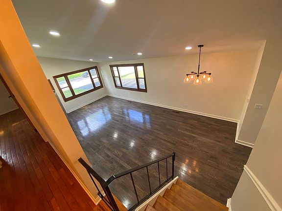 4th image of 1717 Queens Ct