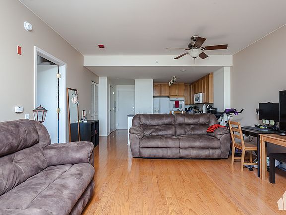 4th image of 1515 S Prairie Ave Unit 1118