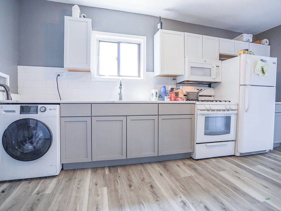 1st image of 1729 N Whipple St APT 3