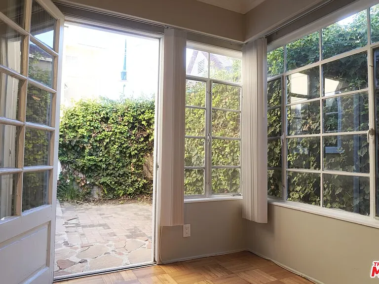 951 Masselin Ave — Photo 20