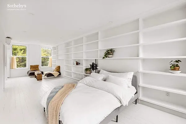 Rented by Sotheby's International Realty | media 8