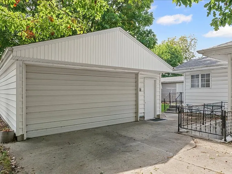 101 W Cypress St — Photo 23