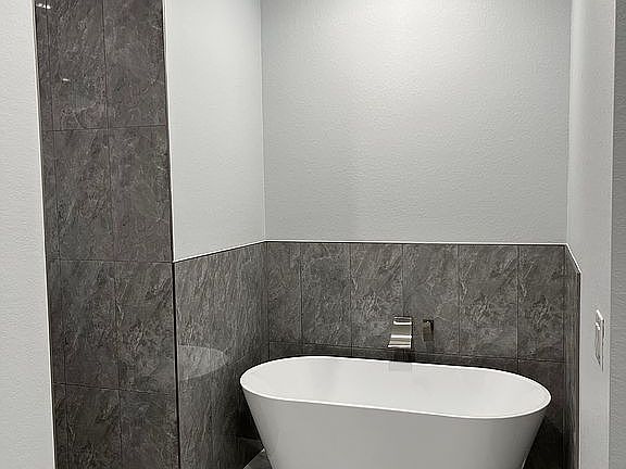 5th image of 1105 NE 2nd Pl