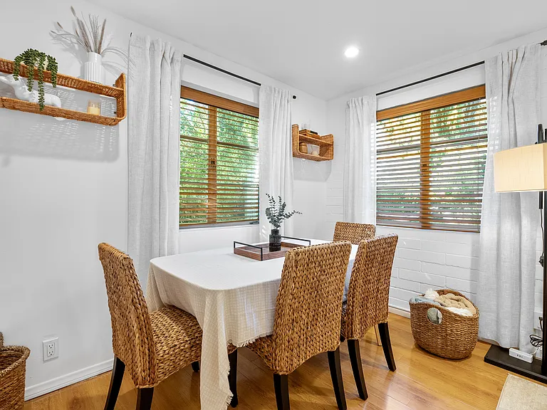 Waveview Dr — Photo 4