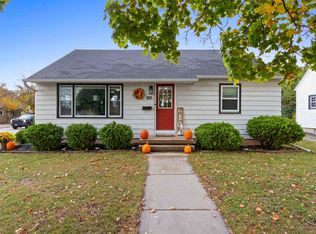 855 De Pere St, Menasha, WI 54952