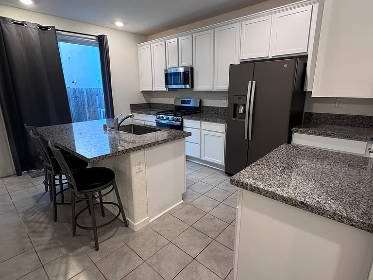 1642 Chanticleer Ln — Photo 4