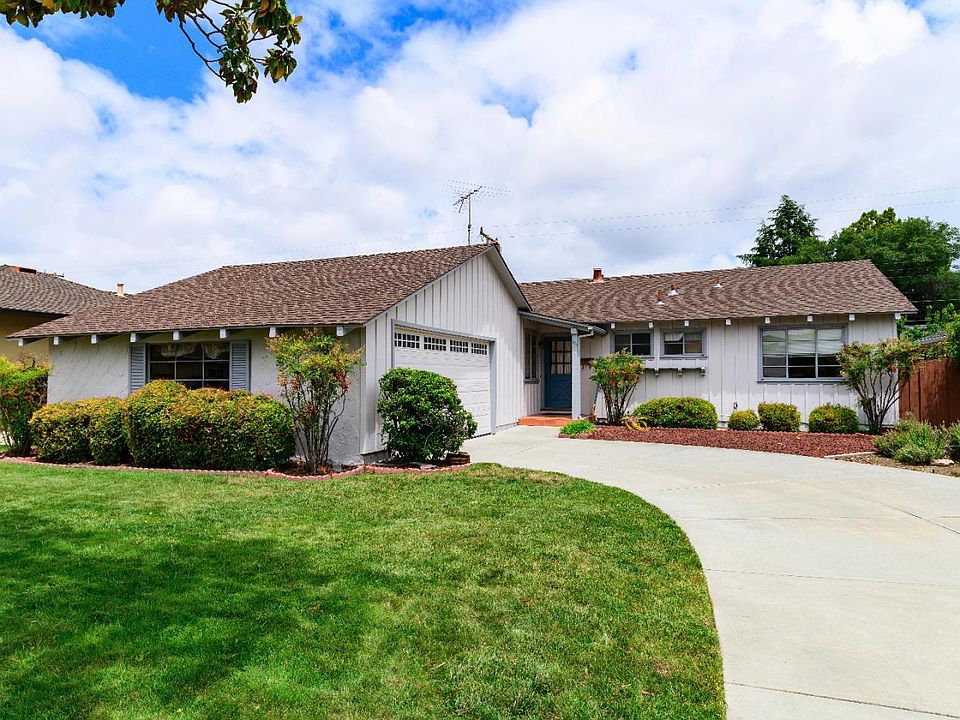 1st image of 975 Kintyre Way