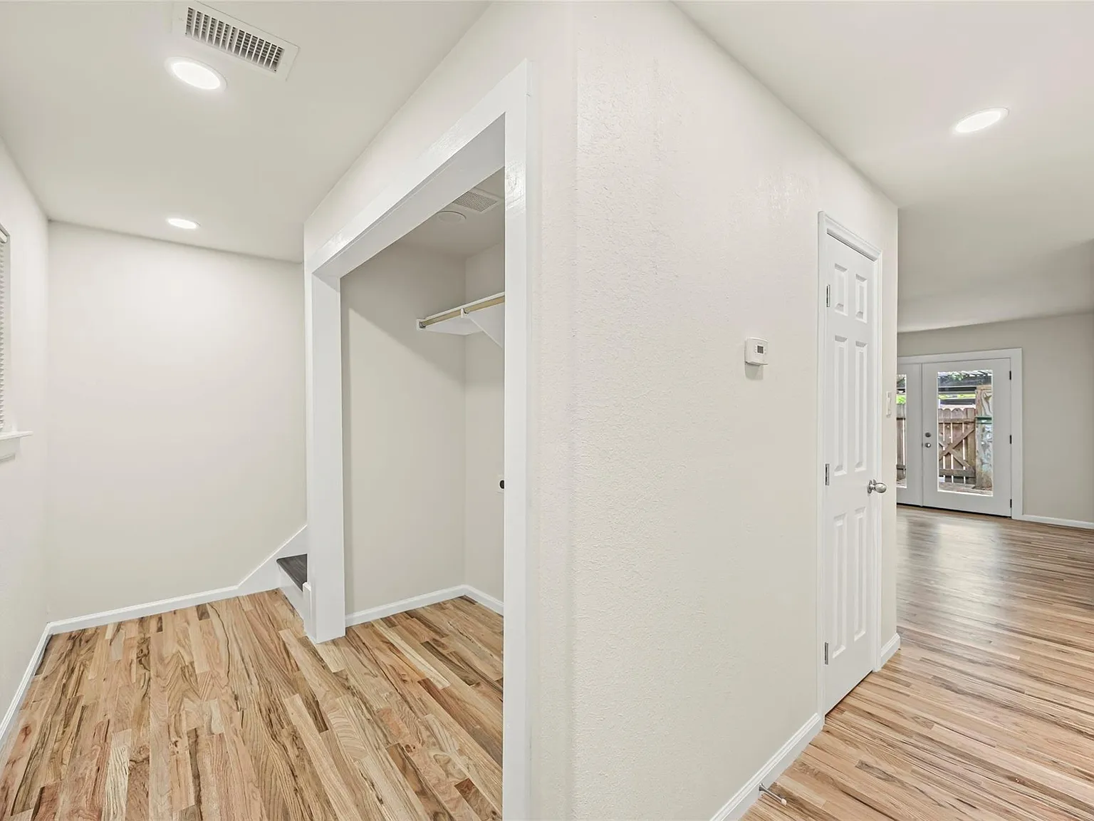 3 bed, 2.5 bath, 1608 sqft, $1,800 — Photo 3
