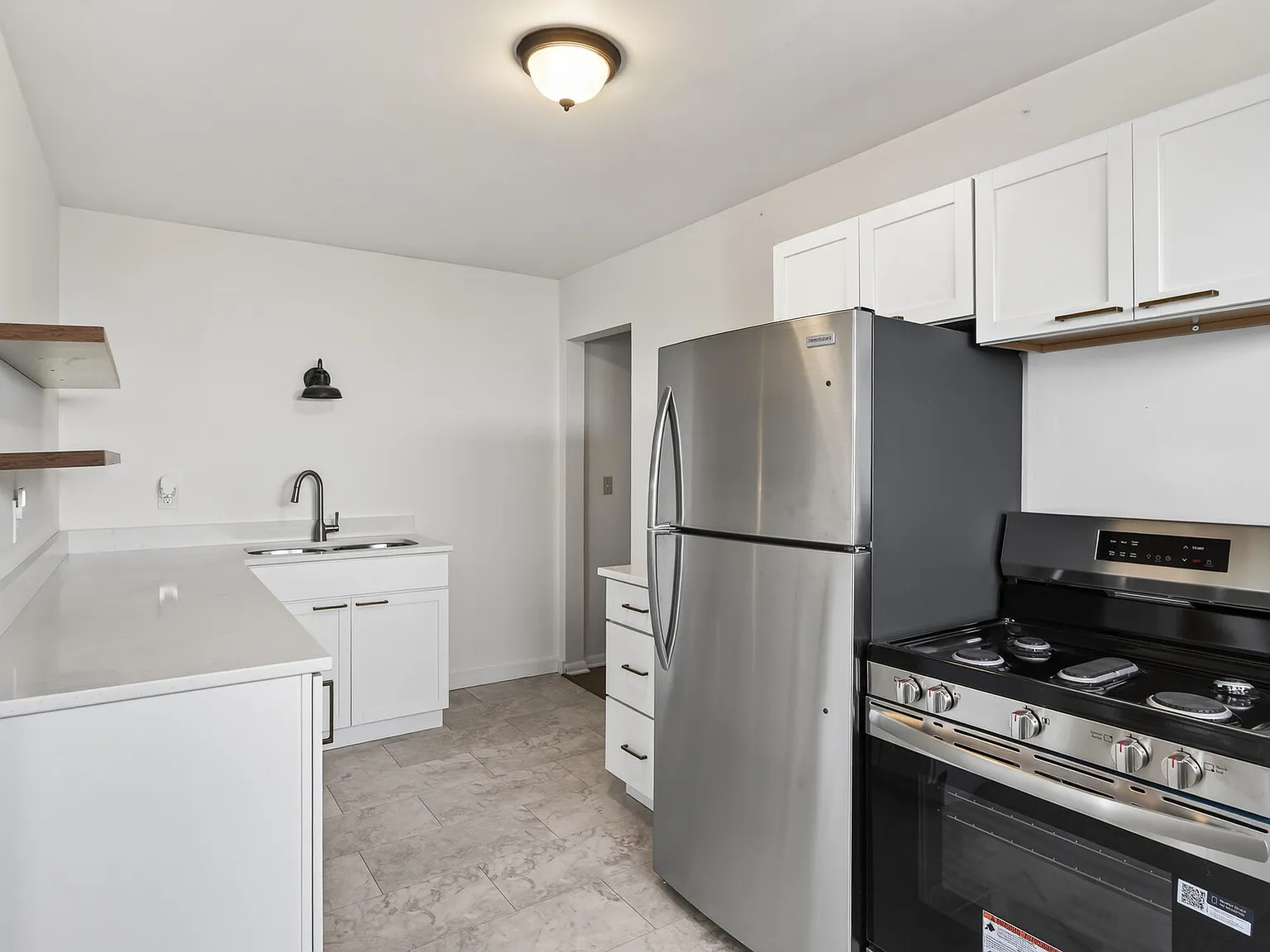 2 bed, 950 sqft, $2,100 — Photo 2